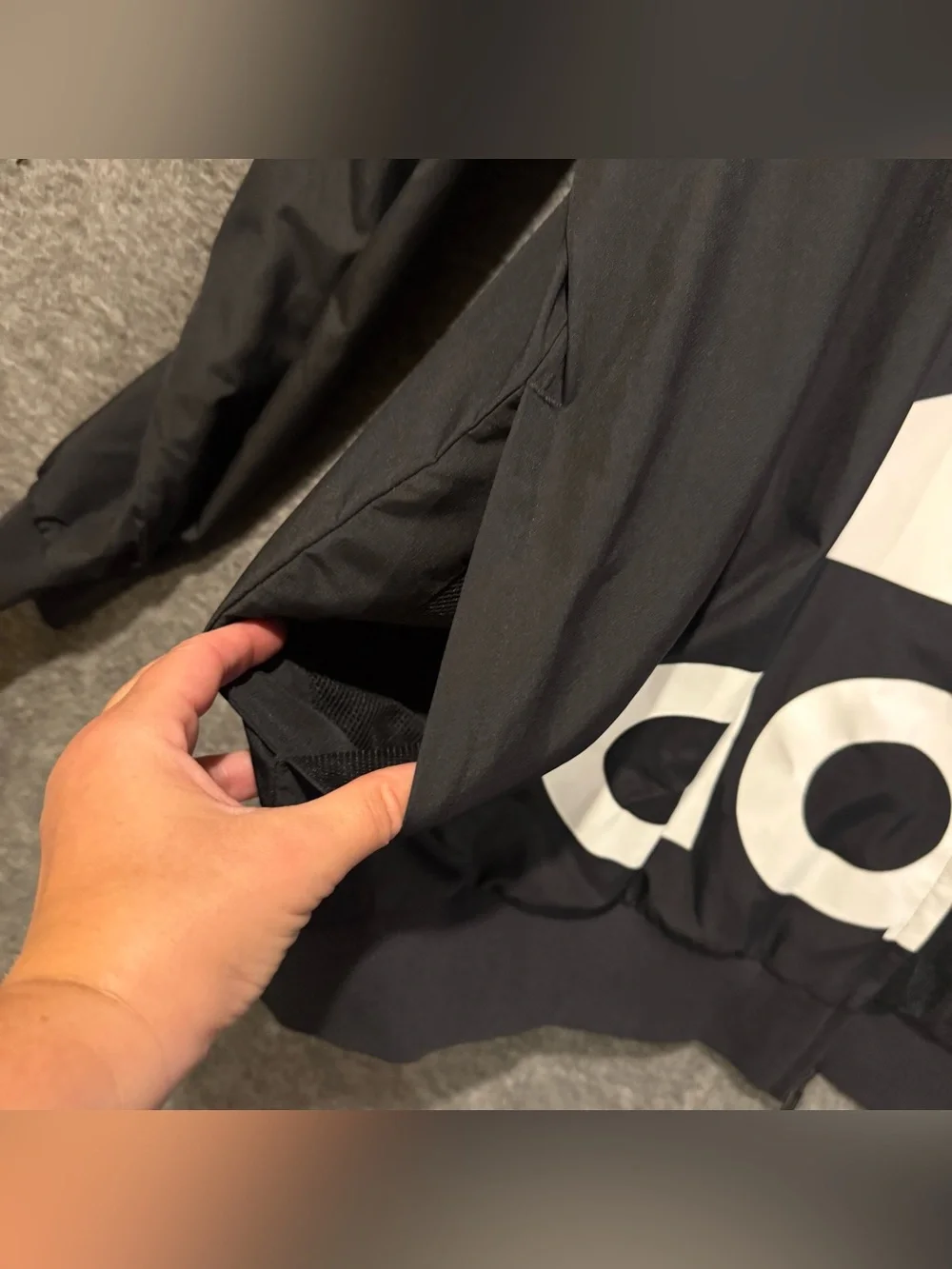Adidas Giant Logo Windbreaker Track Jacket Mens XL Black White Zip Up Light Nice